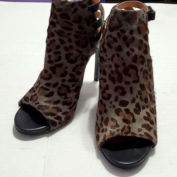 Vince Camuto Fenette Grayish Leopard Cow Hair Open Toe Heeled Bottie Sandals - Picture 1 of 14